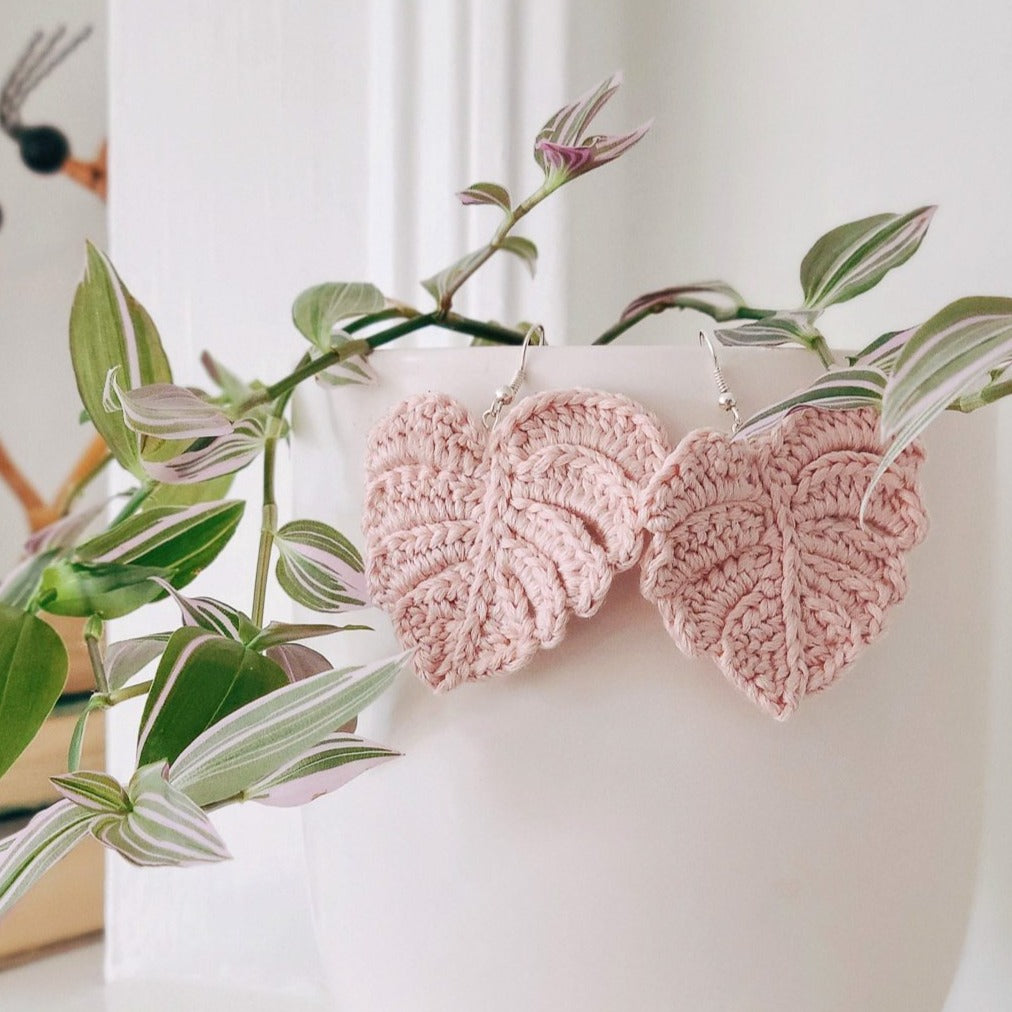 monstera trivet crochet pattern Flirty Foliage Monstera – One Dog Woof